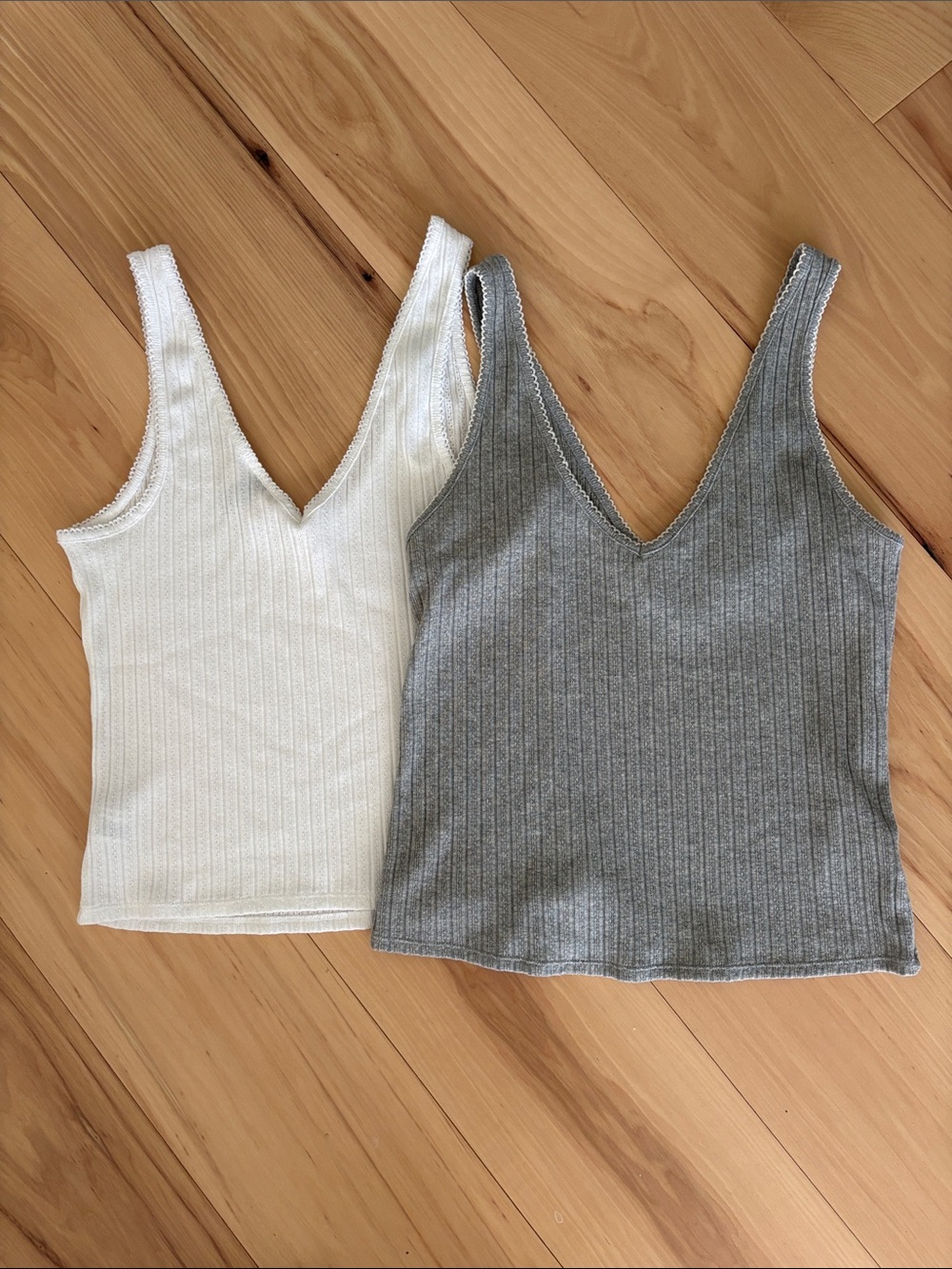 NEW Universal Thread Ribbed V-Neck Tank Tops — White & Gray